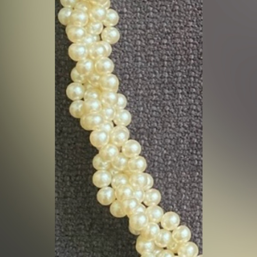 1928 Jewelry Company Choker Style Pearl Necklace - Picture 4 of 4